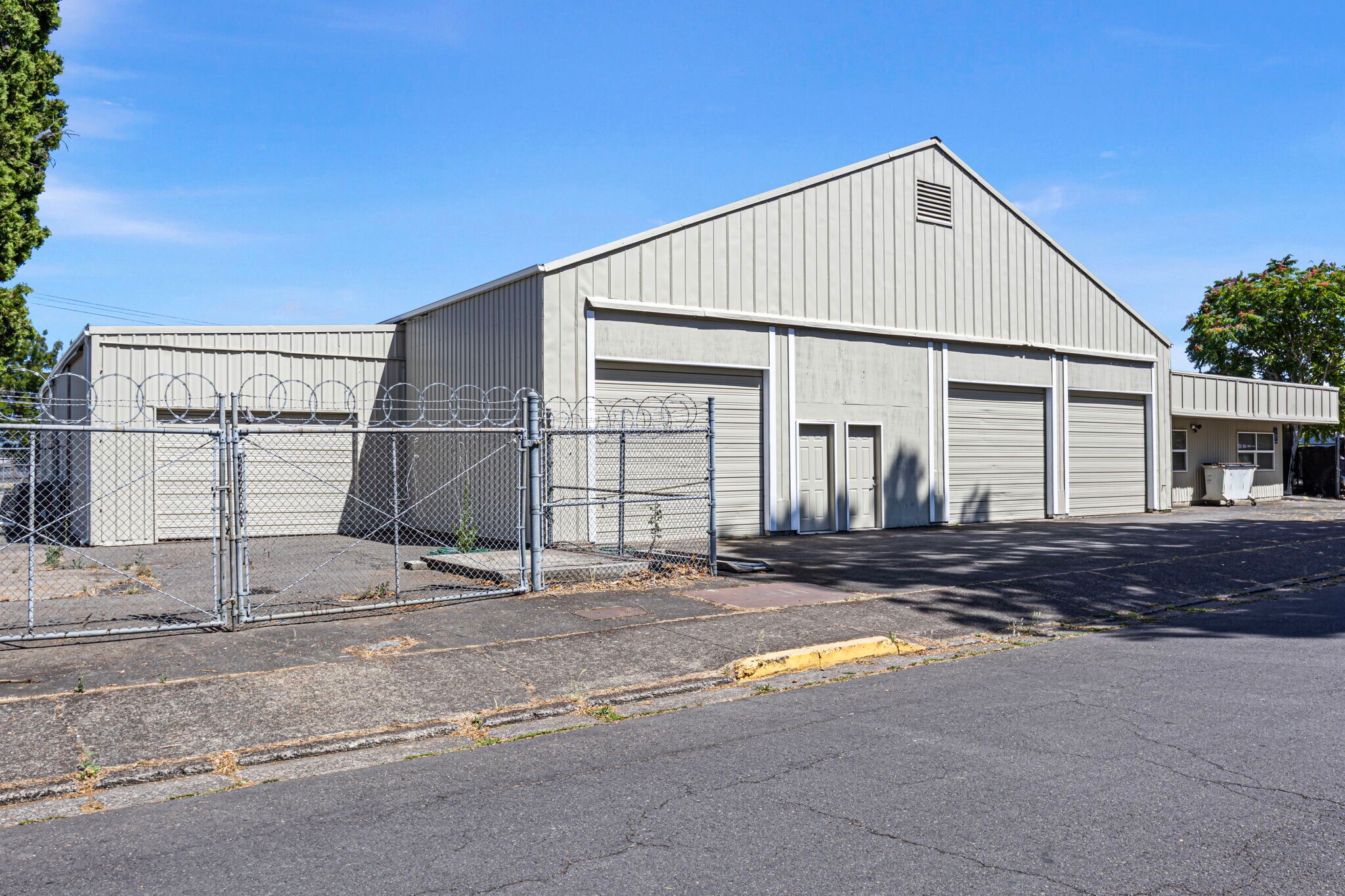 940 Greenwood St, Junction City, OR à vendre Photo de l’immeuble– Image 1 sur 10
