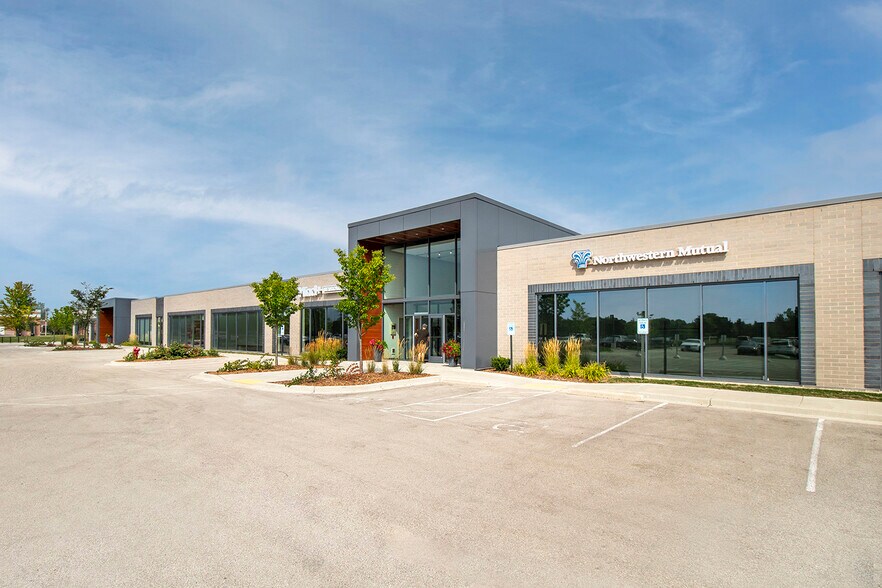 12200 N Corporate Pky, Mequon, WI à louer - Photo de l’immeuble – Image 3 sur 11
