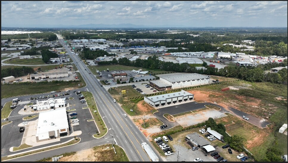 1963 SC-101, Greer, SC à louer - Photo de l’immeuble – Image 3 sur 8