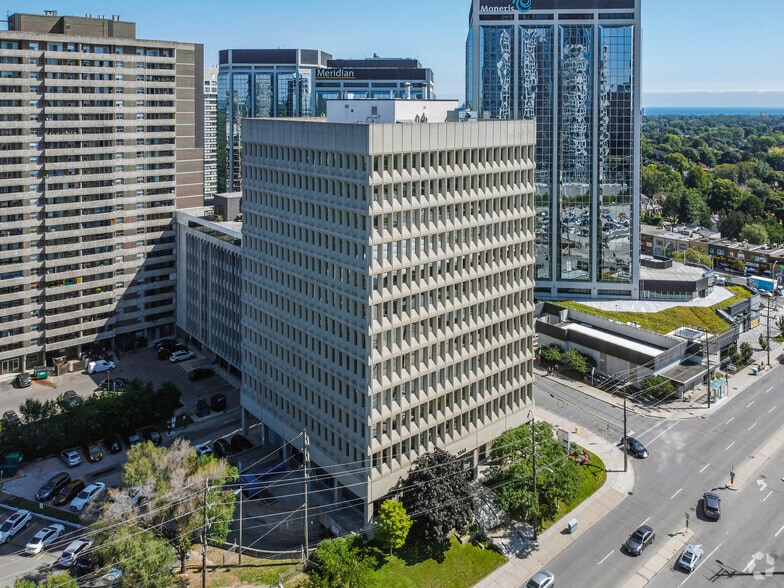 1243 Islington Ave, Toronto, ON à louer - Photo de l’immeuble – Image 3 sur 7