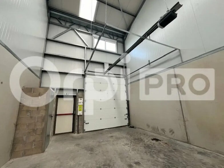 Local d’activités dans Brie-Comte-Robert à louer - Photo intérieure – Image 2 sur 4