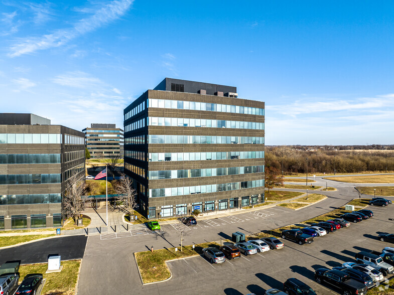 7501 NW Tiffany Springs Pky, Kansas City, MO à louer - Photo de l’immeuble – Image 1 sur 4