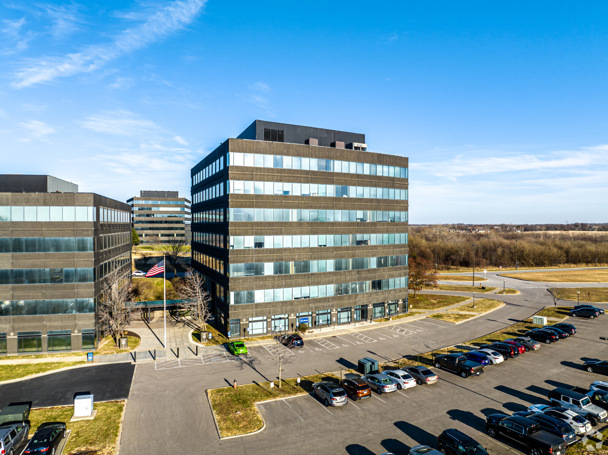 7501 NW Tiffany Springs Pky, Kansas City, MO à louer Photo de l’immeuble– Image 1 sur 5