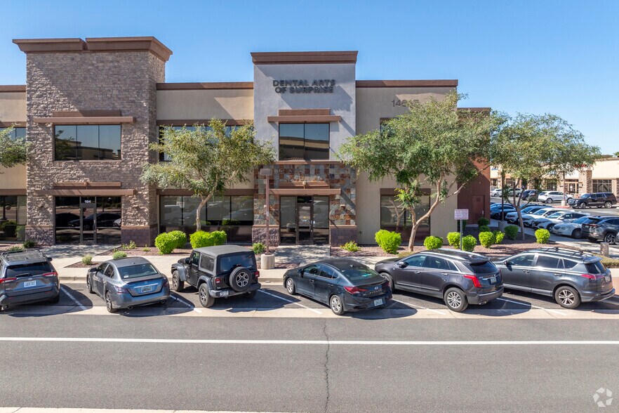 14823 W Bell Rd, Surprise, AZ à louer - Photo de l’immeuble – Image 2 sur 6