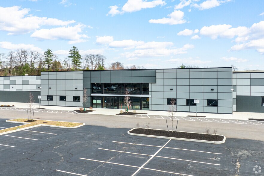 196 E Main St, Milford, MA à vendre - Photo de l’immeuble – Image 1 sur 22