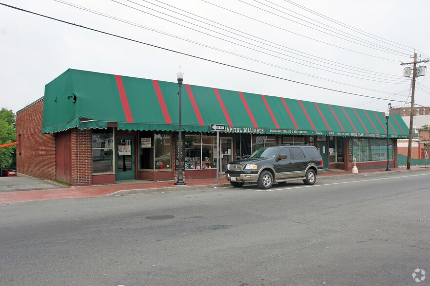 2020-2026 Smith St, North Providence, RI à louer - Photo de l’immeuble – Image 2 sur 46