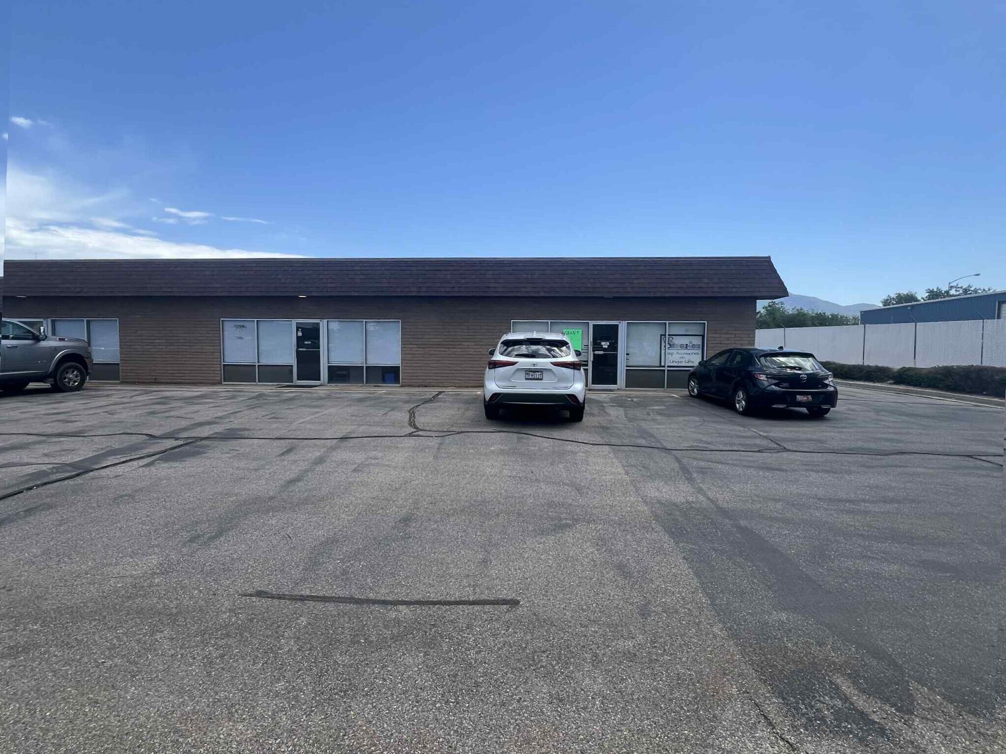 2590 Commerce Way, Ogden, UT à louer Photo de l’immeuble– Image 1 sur 15