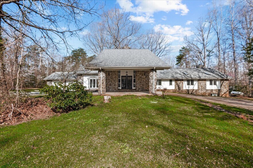 7621 River Rd, Fredericksburg, VA à vendre - Photo de l’immeuble – Image 2 sur 30
