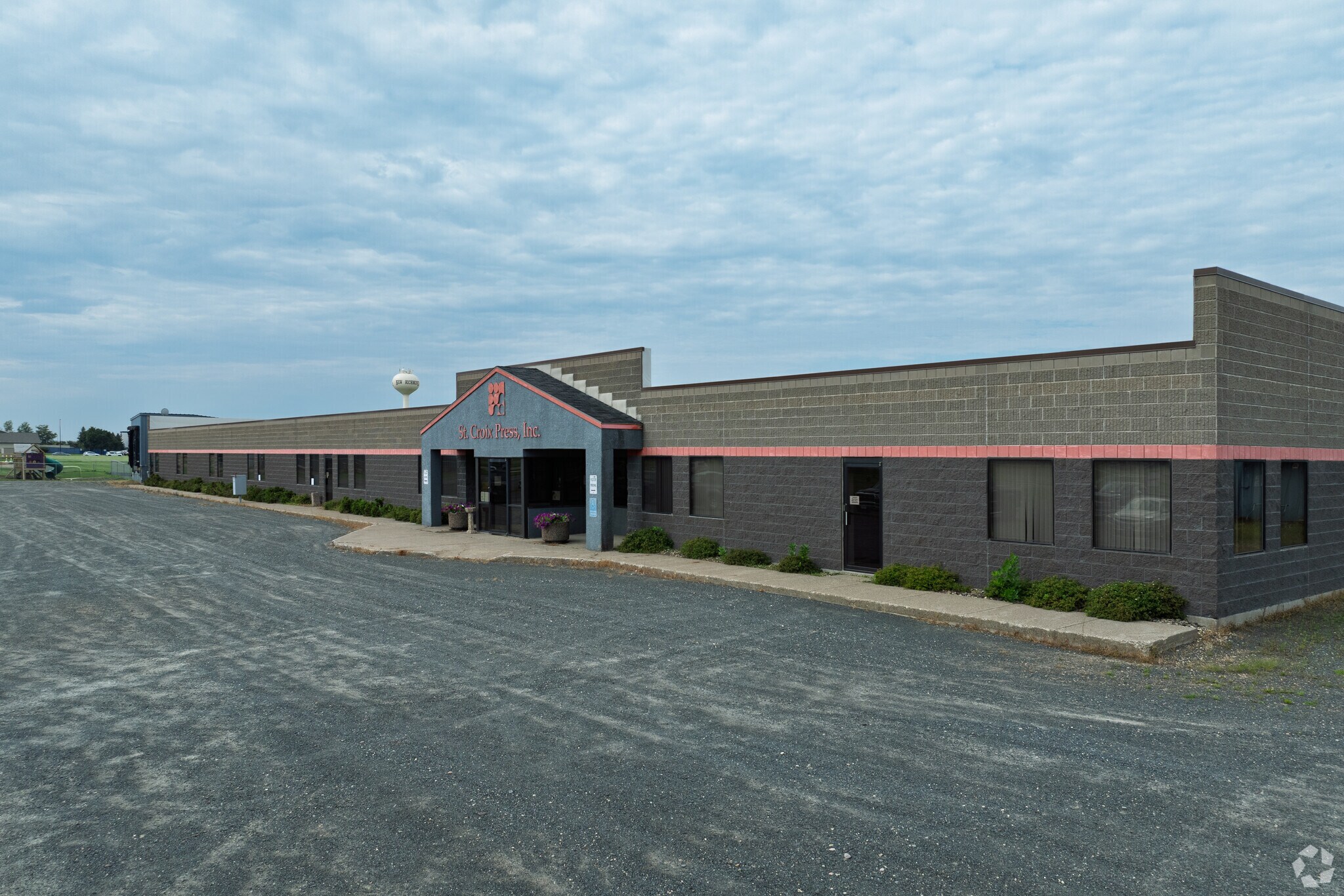 1185 S Knowles Ave, New Richmond, WI à vendre Photo principale– Image 1 sur 31
