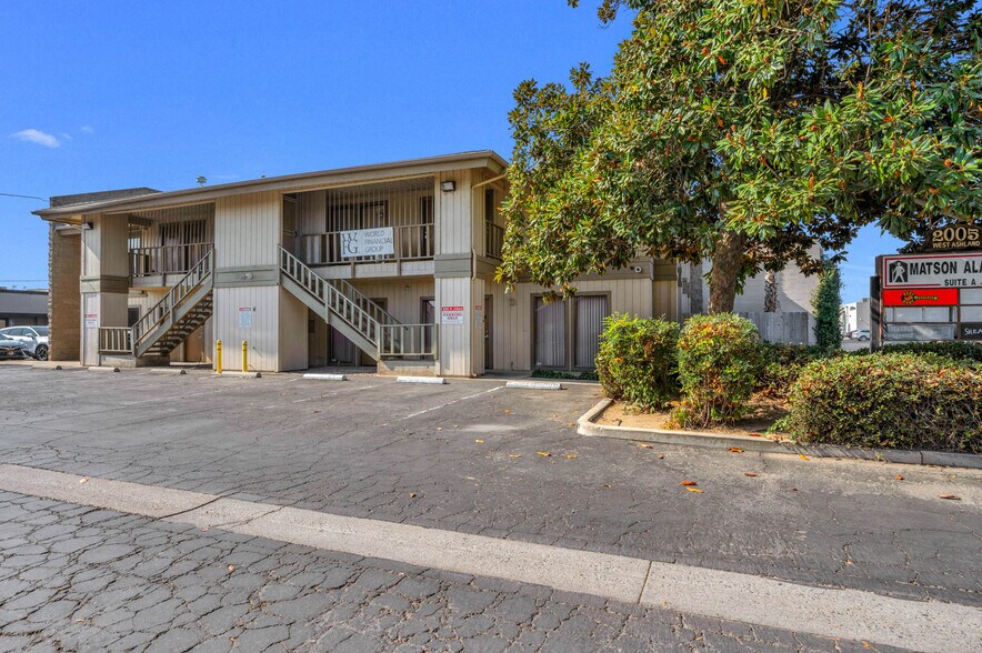 2005 W Ashland Ave, Visalia, CA à louer - Photo de l’immeuble – Image 2 sur 19