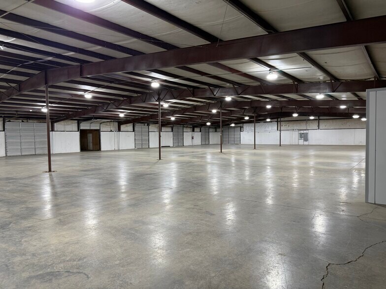990 Epco Dr, Dandridge, TN à louer - Photo de l’immeuble – Image 1 sur 13