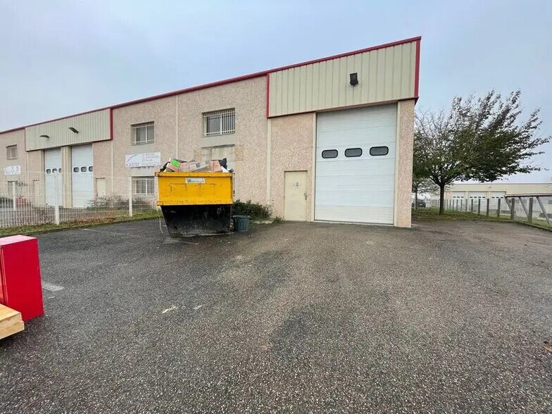 Bureau dans Chassieu à louer - Photo de l’immeuble – Image 3 sur 3