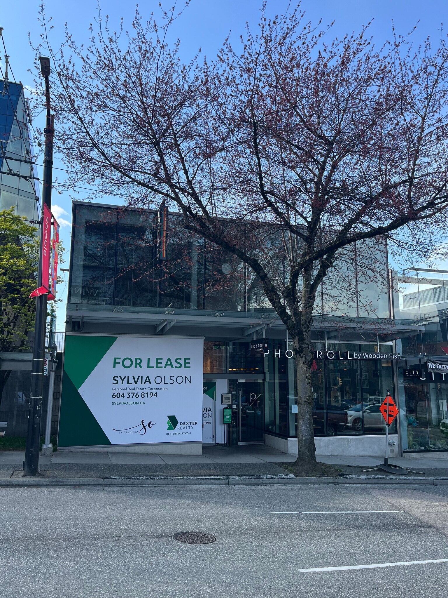 2323-2325 Cambie St, Vancouver, BC à louer Photo de l’immeuble– Image 1 sur 11