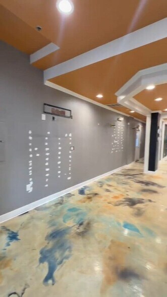2214 W Market St, Louisville, KY à louer - Vidéo sur l’annonce professionnelle – Image 2 sur 12