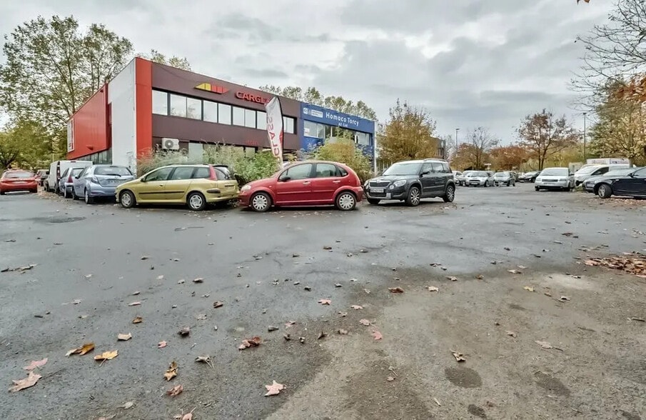 Local d’activités dans Torcy à louer - Photo de l’immeuble – Image 3 sur 4