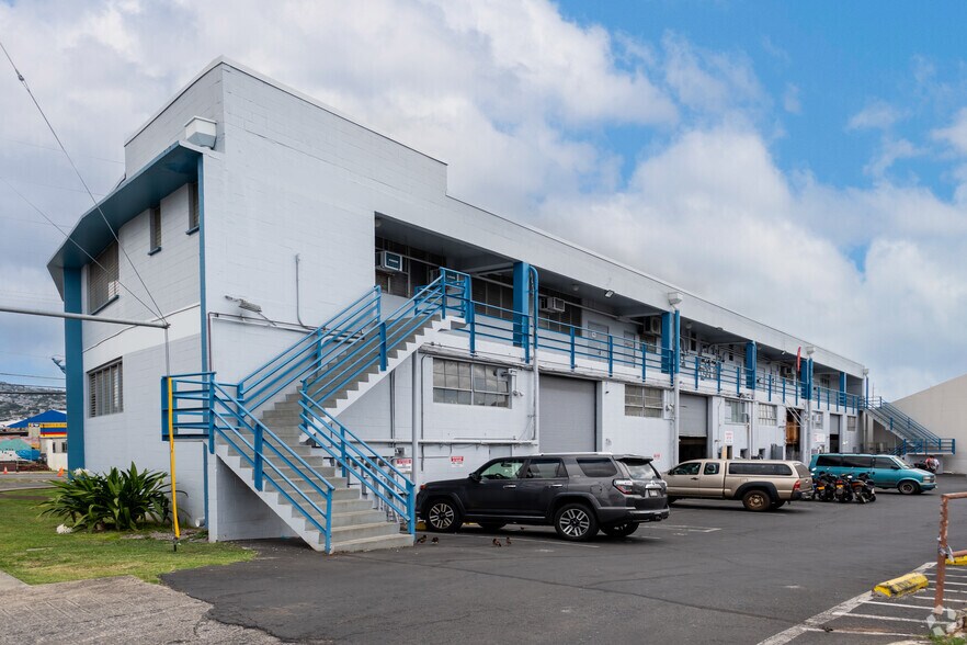1375 Dillingham Blvd, Honolulu, HI à louer - Photo de l’immeuble – Image 2 sur 7