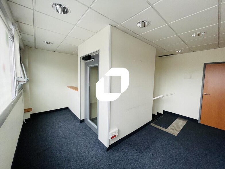 Bureau dans Torcy à louer - Photo intérieure – Image 2 sur 5