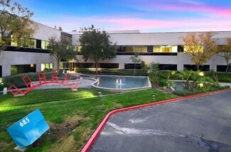 Plus de détails pour 685 E Carnegie Dr, San Bernardino, CA - Bureau à louer