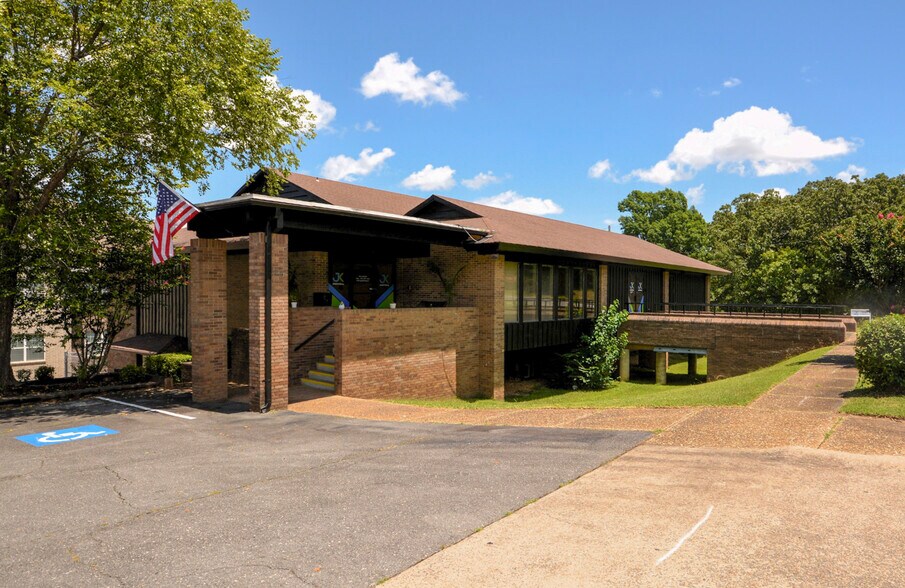 1924 Fendley Dr, North Little Rock, AR à vendre - Photo de l’immeuble – Image 2 sur 22