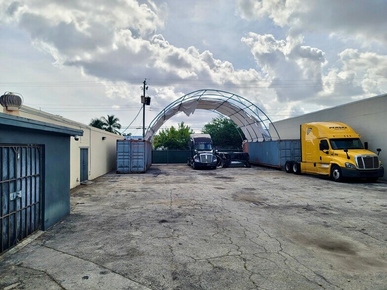 2216 N 20th Ave, Hollywood, FL à vendre - Photo de l’immeuble – Image 2 sur 9