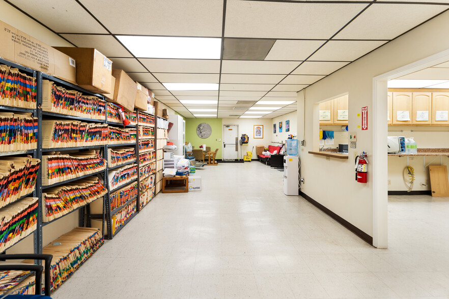 180 E Mission Blvd, Pomona, CA à louer - Photo de l’immeuble – Image 3 sur 8