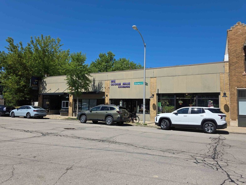 3040-3046 S Delaware Ave, Milwaukee, WI à vendre - Photo de l’immeuble – Image 3 sur 9