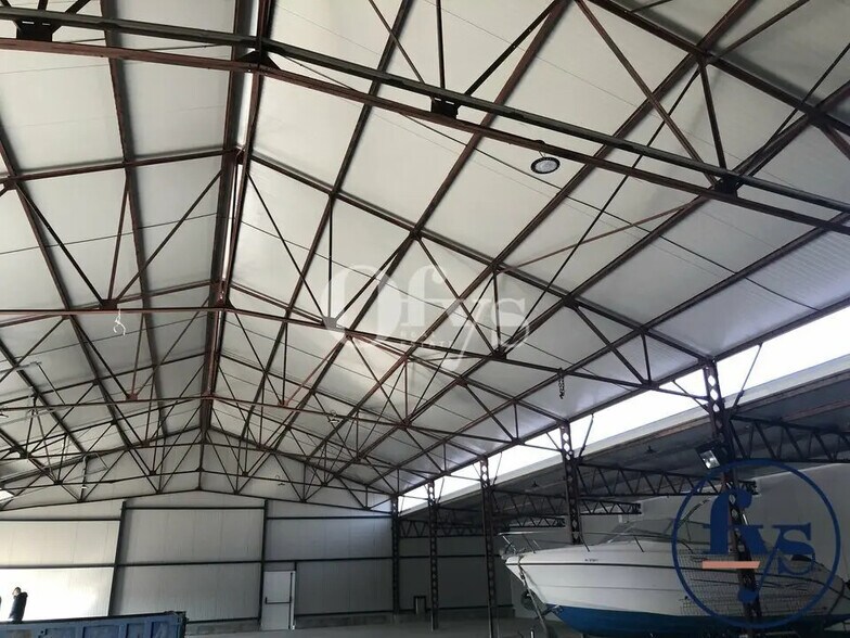 Local d’activités dans Saint-Bonnet-de-Mure à louer - Photo de l’immeuble – Image 3 sur 5