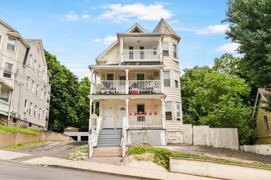 96 Hill St, Waterbury, CT à vendre - Photo de l’immeuble – Image 2 sur 13
