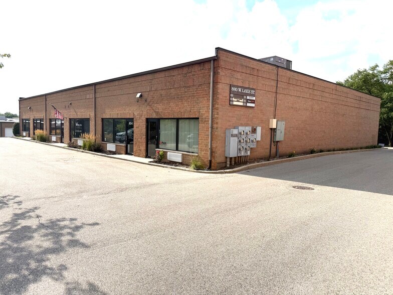 880 W Lake St, Roselle, IL à louer - Photo de l’immeuble – Image 2 sur 11