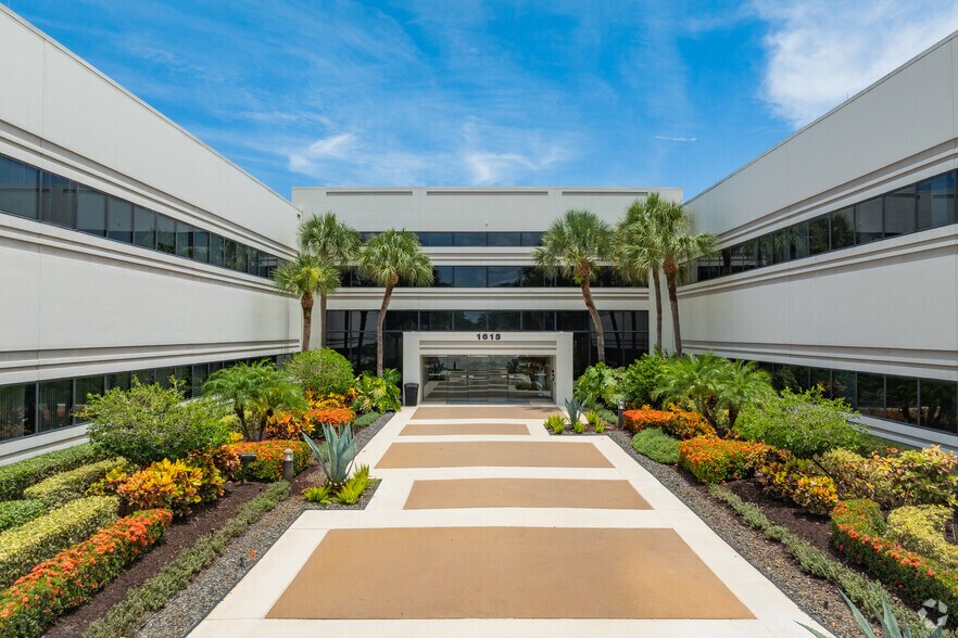 1615 S Congress Ave, Delray Beach, FL à louer - Photo de l’immeuble – Image 1 sur 10