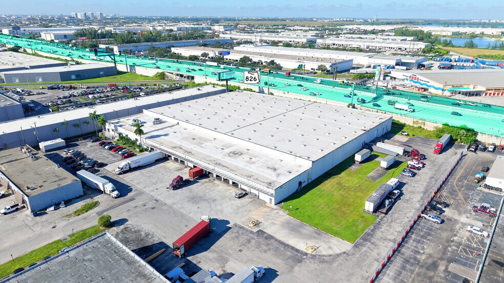 8150 NW 76th Ave, Medley, FL à louer - Photo de l’immeuble – Image 3 sur 5