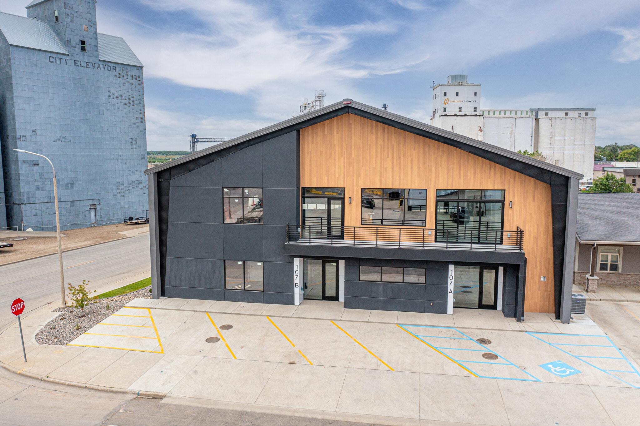 107 Washington Ave, Williston, ND à vendre Photo principale– Image 1 sur 25