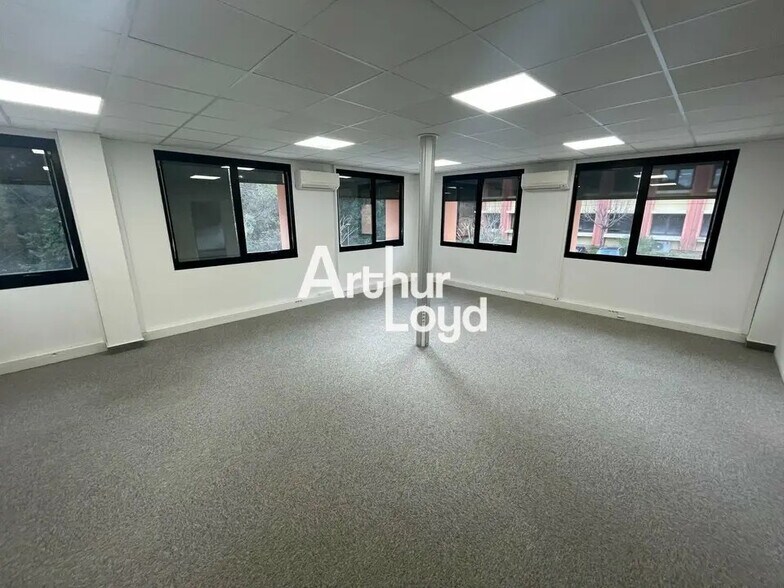 Bureau dans Valbonne à louer - Photo de l’immeuble – Image 3 sur 13