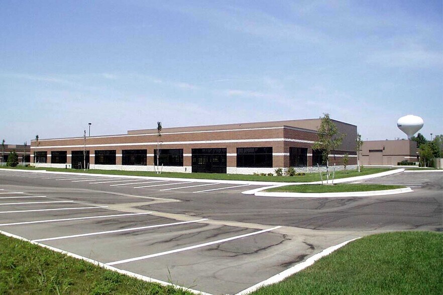 48443 Alpha Dr, Wixom, MI à vendre - Photo principale – Image 1 sur 4