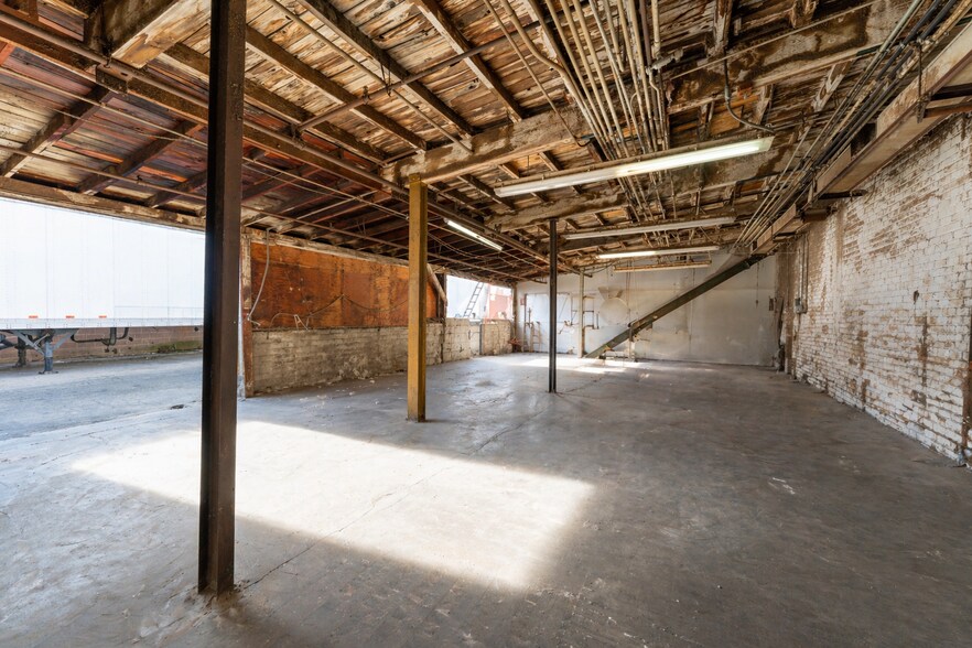 830 59th St, Los Angeles, CA à louer - Photo de l’immeuble – Image 3 sur 14