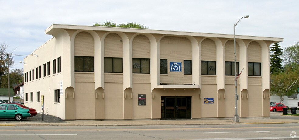 526 W Wisconsin Ave, Appleton, WI à louer - Photo de l’immeuble – Image 1 sur 22
