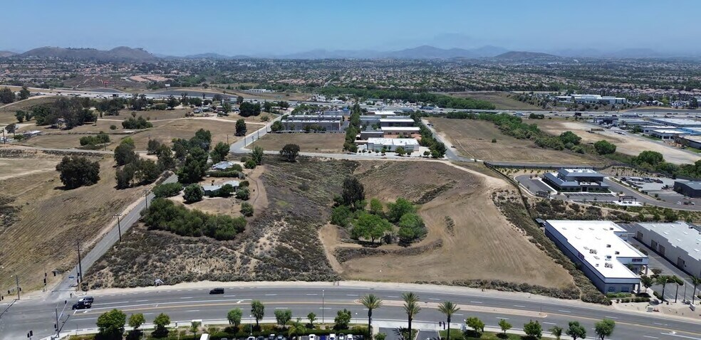 26346 Madison Ave, Murrieta, CA à vendre - Photo de l’immeuble – Image 2 sur 2