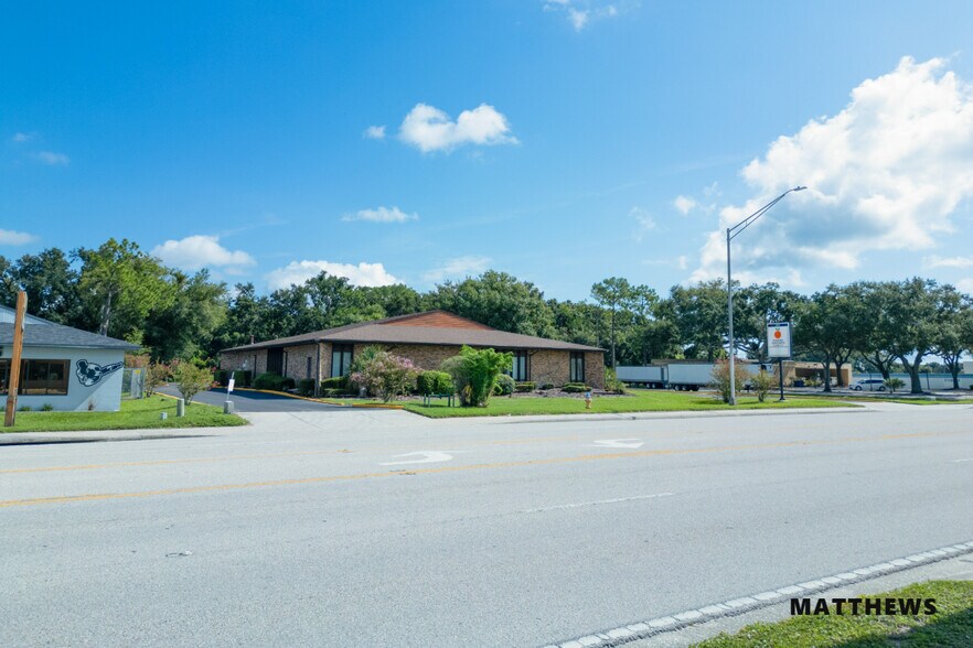 2140 E Edgewood Dr, Lakeland, FL à vendre - Photo de l’immeuble – Image 2 sur 4