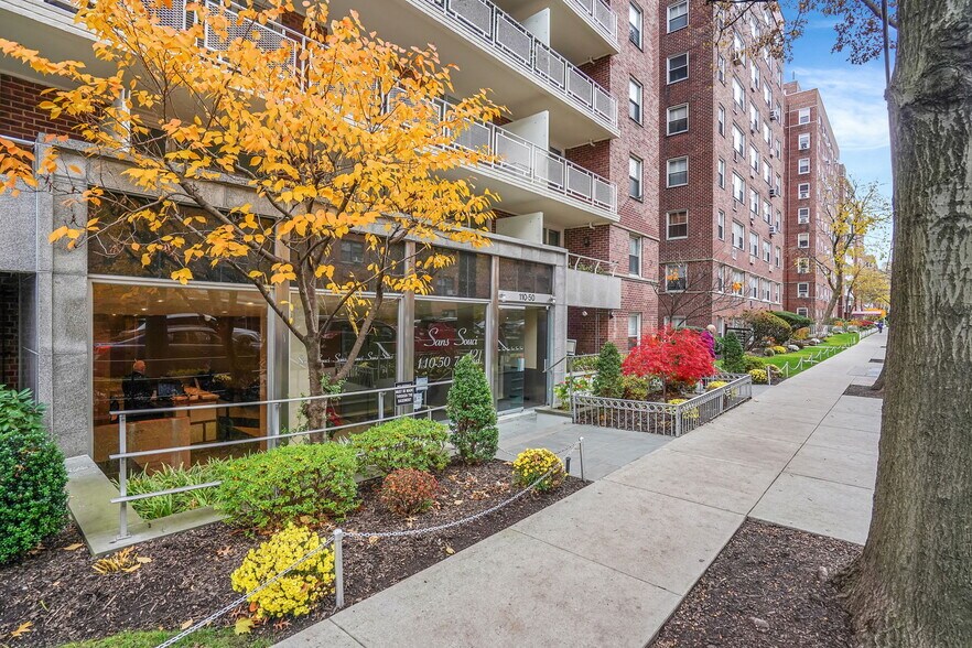 11050 71st Rd, Forest Hills, NY à vendre - Photo de l’immeuble – Image 2 sur 18