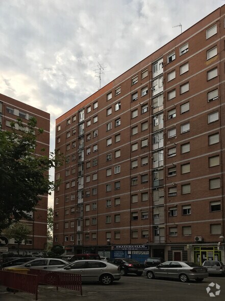 Immeuble residentiel dans Madrid, Madrid à vendre - Photo de l’immeuble – Image 2 sur 2