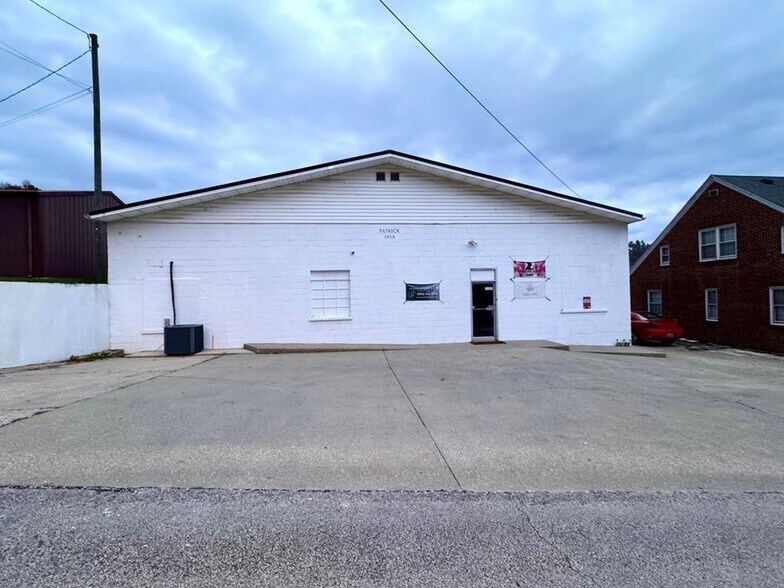 44 N Church St, Salyersville, KY à vendre - Photo de l’immeuble – Image 2 sur 8