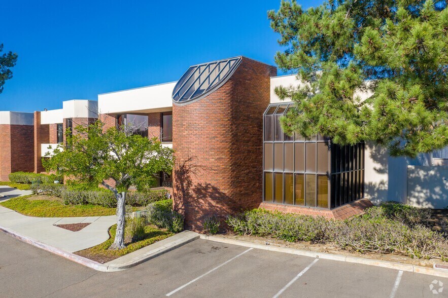 6387 Nancy Ridge Dr, San Diego, CA à louer - Photo de l’immeuble – Image 3 sur 4