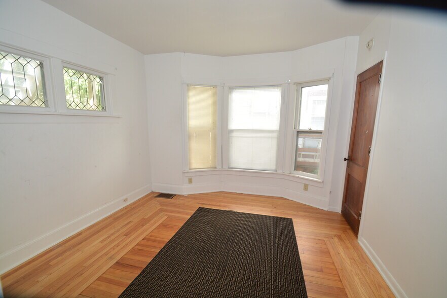 313 Augusta Ave, Dekalb, IL à vendre - Photo de l’immeuble – Image 3 sur 13