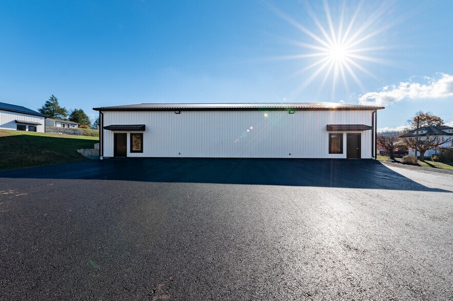 18 Juneau Ln, Morgantown, WV à louer - Photo de l’immeuble – Image 2 sur 10