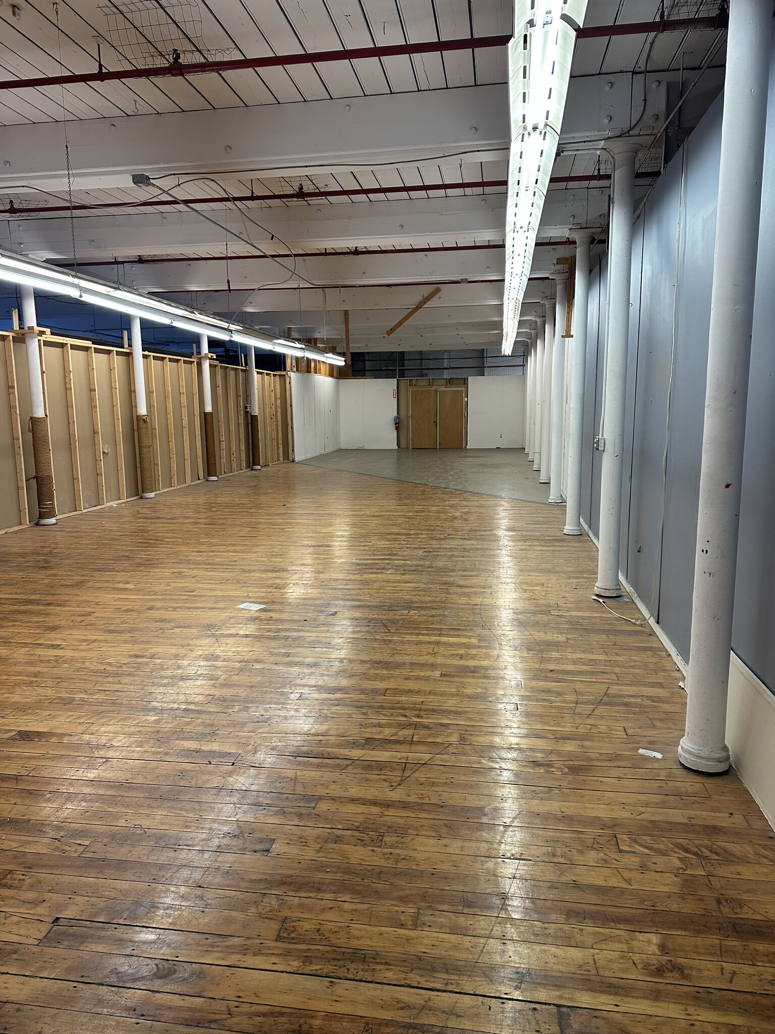 104 Anawan St, Fall River, MA à louer Photo intérieure– Image 1 sur 1