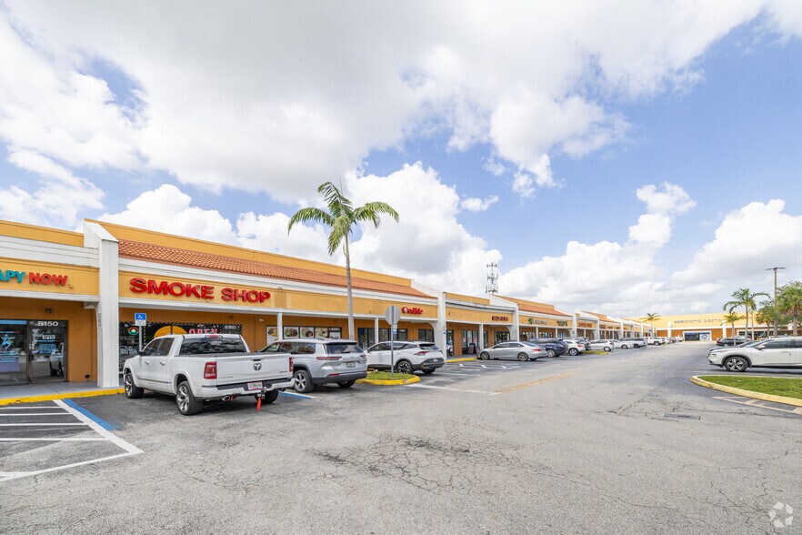 8030-8384 N Pines Blvd, Pembroke Pines, FL à louer - Photo de l’immeuble – Image 2 sur 5