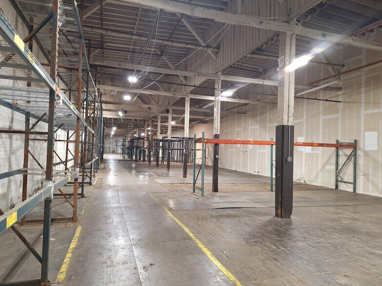 5802 3rd Ave, Brooklyn, NY à louer - Photo de l’immeuble – Image 3 sur 9