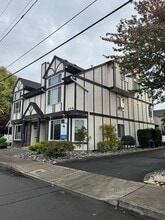 700-718 N Main Ave, Gresham, OR à louer Photo de l’immeuble– Image 1 sur 36