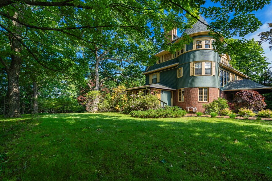 379 Central St, Auburndale, MA à vendre - Photo de l’immeuble – Image 2 sur 5