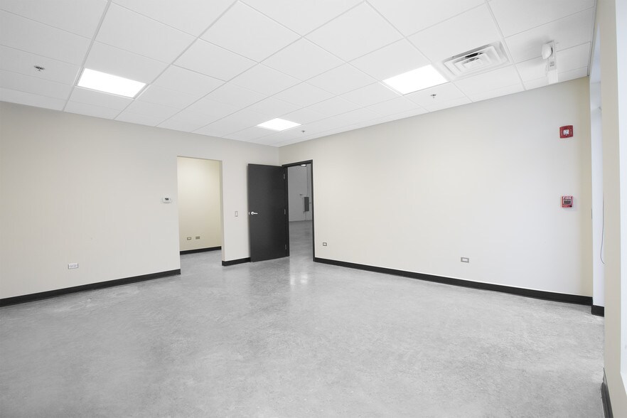 2300 Wisconsin Ave, Downers Grove, IL à louer - Photo intérieure – Image 2 sur 9